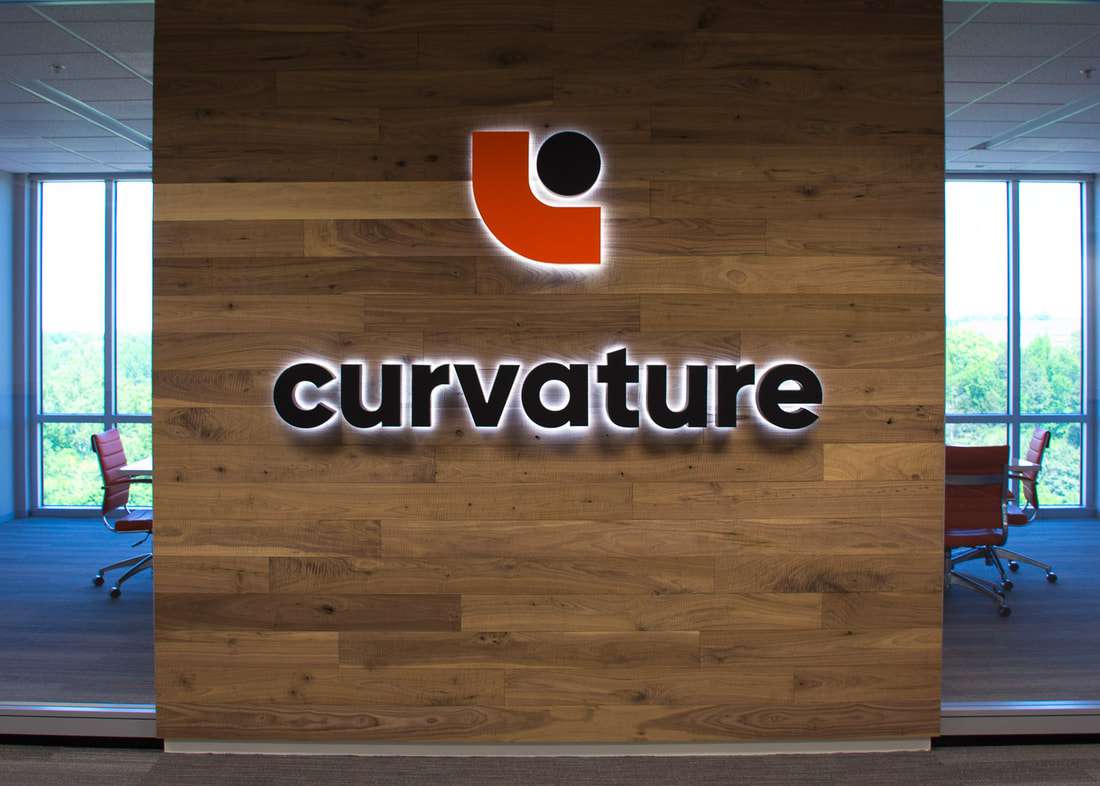 curvature公司前台背发光字logo背景墙(图1)