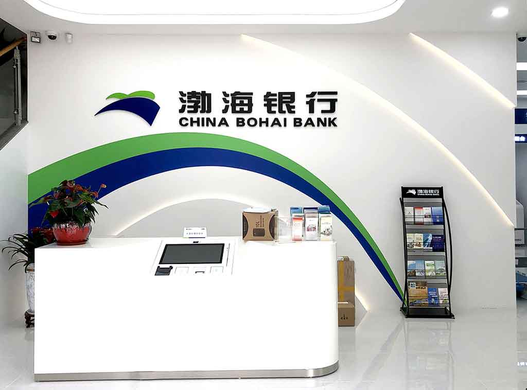 如何才能设计出简单大气的公司入门前台logo墙-深圳市启橙广告有限公司