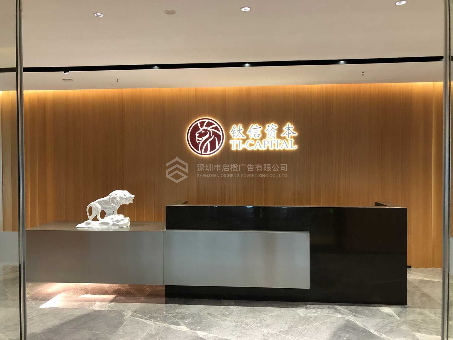 如何才能设计出简单大气的公司入门前台logo墙(图1)