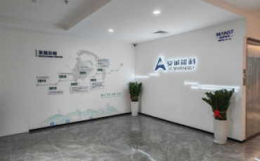 主流公司前台logo墙面设计材质与工艺选型